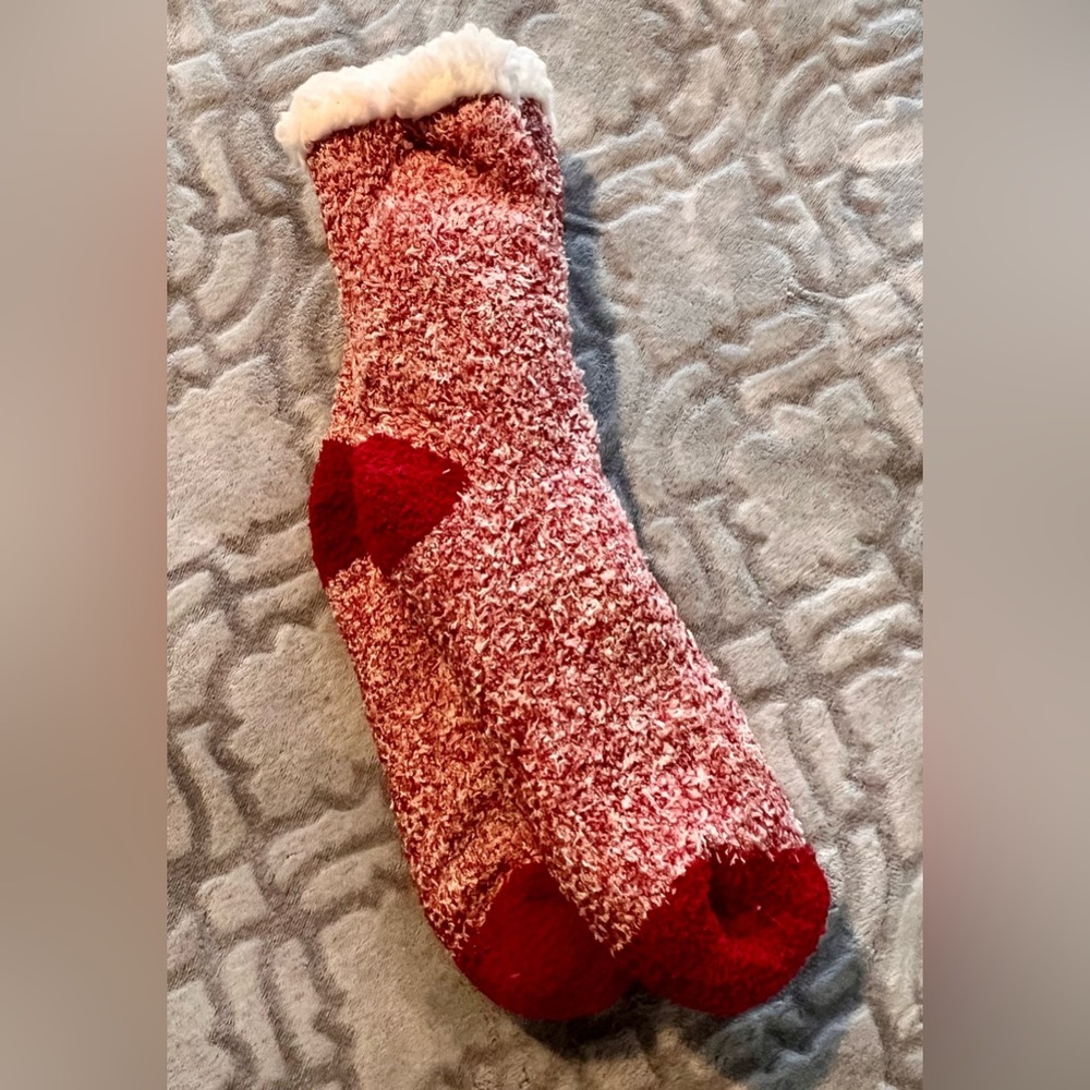 Cuddl Duds Sherpa Lounge Socks Red Plush Cozy NWT Womens 4-10 - Picture 4 of 4